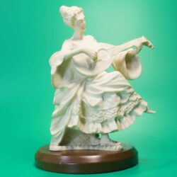 Статуэтка, фигурка, карболит, "Дама, играющая на лютне", Европа