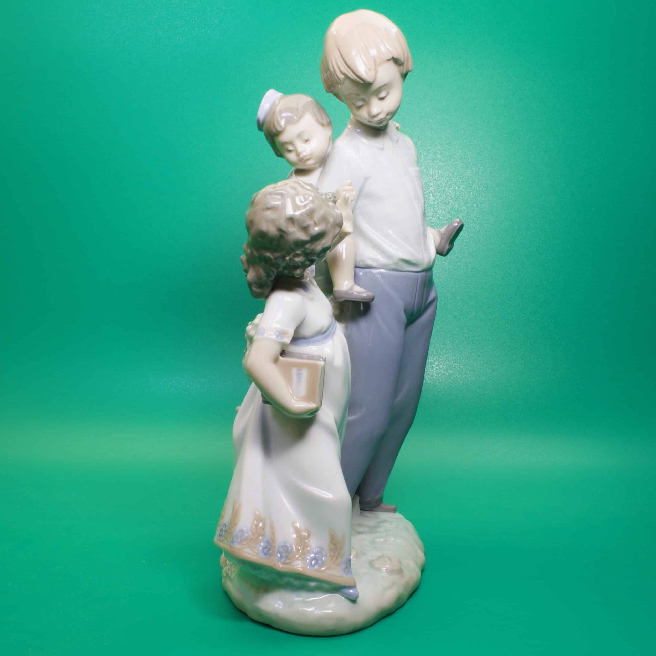 Фарфоровая статуэтка По дороге в школу, LLADRO, Испания — изображение 9